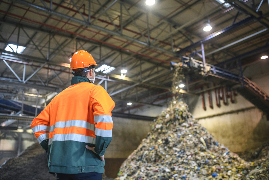 According to The Health and Safety Executive, there has been an “unacceptable number of fatal and serious injuries” in the waste and recycling sector in recent years.